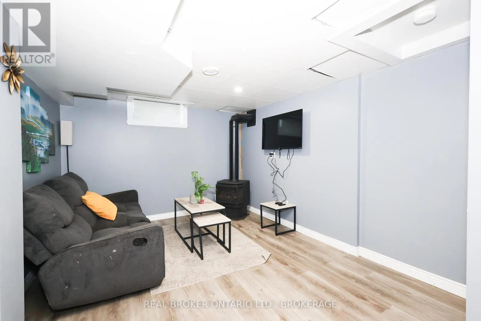 406 DOMINION STREET S
