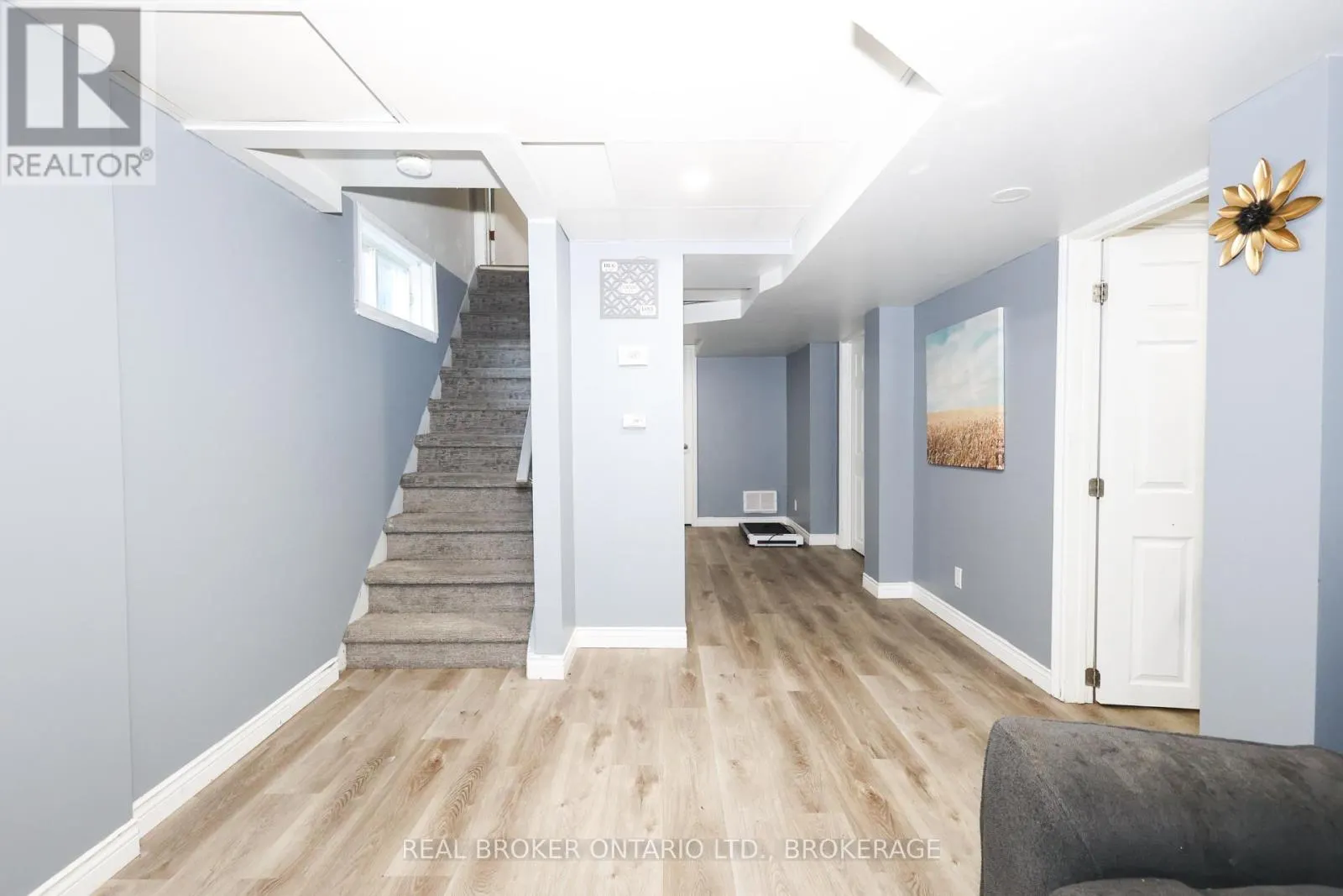 406 DOMINION STREET S
