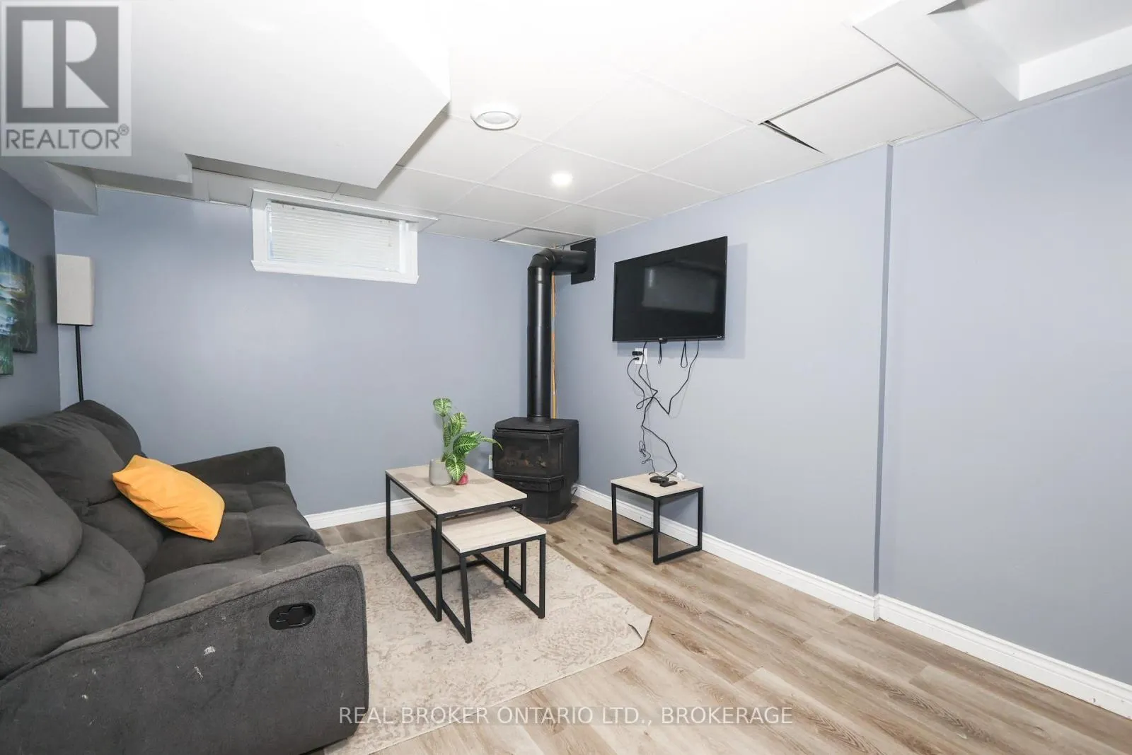 406 DOMINION STREET S