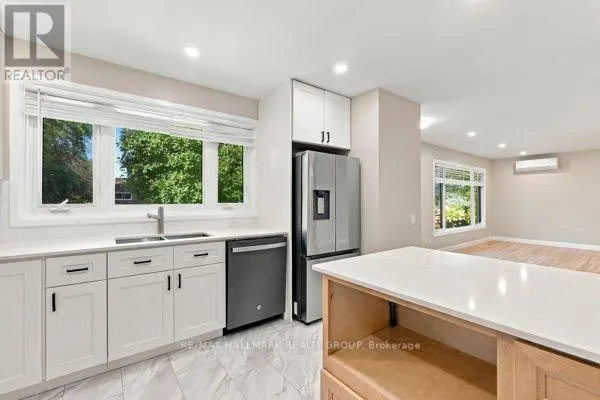 1321 RIDEOUT CRESCENT