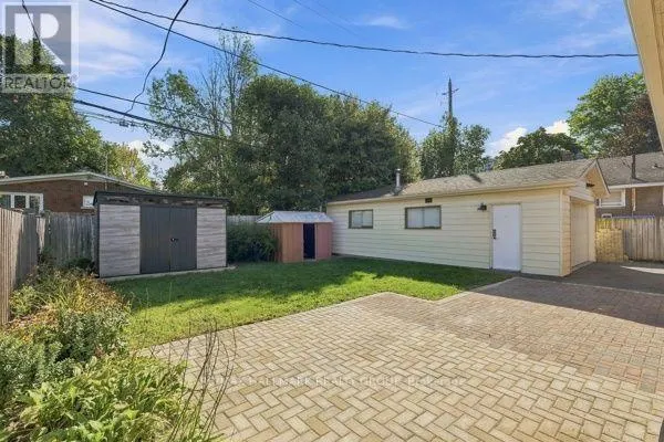 1321 RIDEOUT CRESCENT