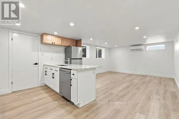 1321 RIDEOUT CRESCENT