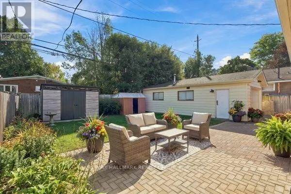 1321 RIDEOUT CRESCENT