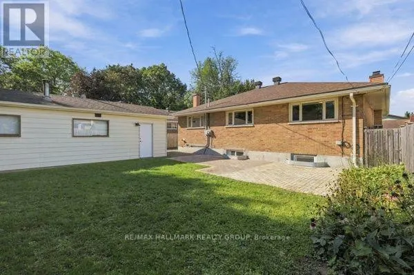1321 RIDEOUT CRESCENT