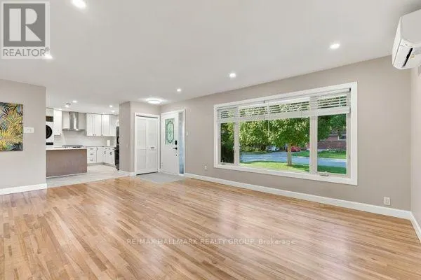 1321 RIDEOUT CRESCENT