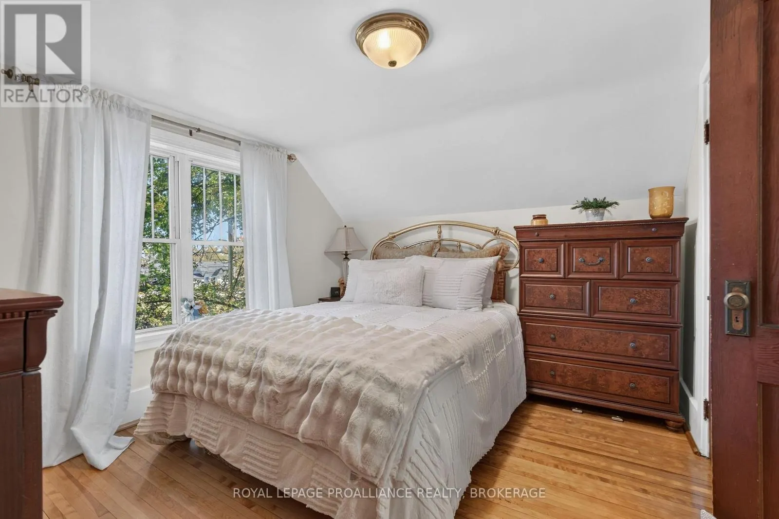 548 DIVISION STREET