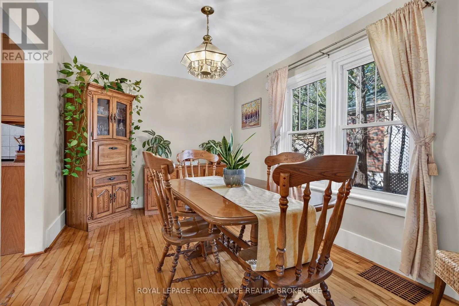 548 DIVISION STREET