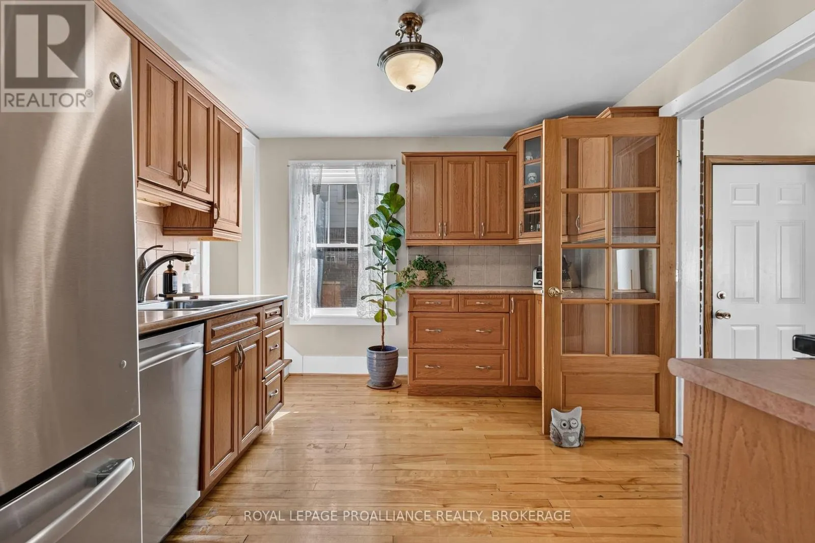 548 DIVISION STREET