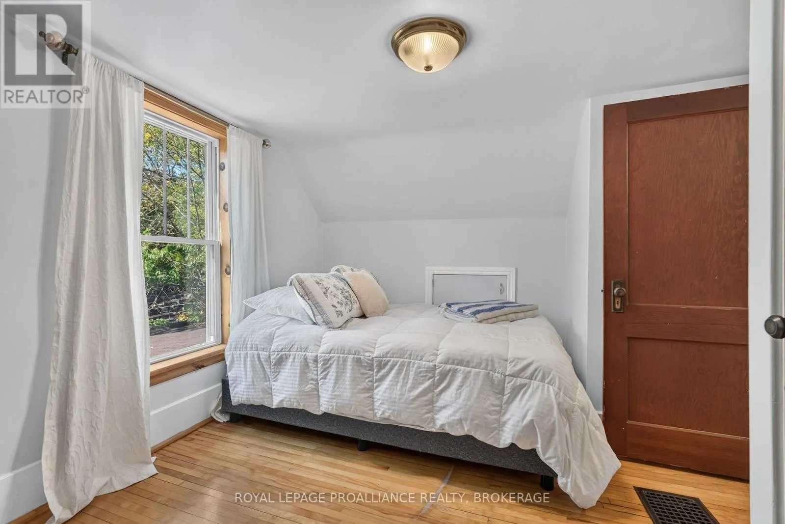 548 DIVISION STREET
