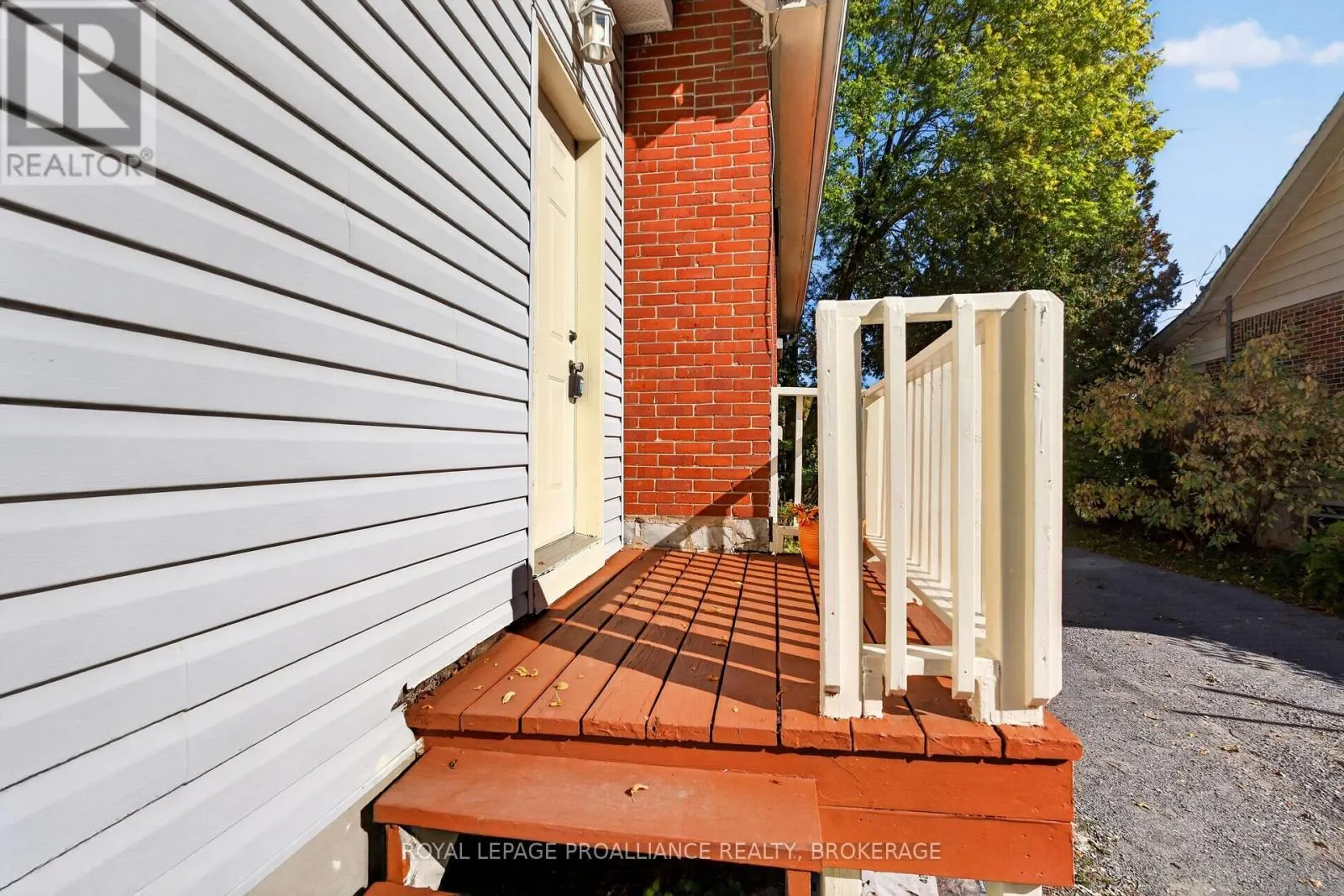 548 DIVISION STREET