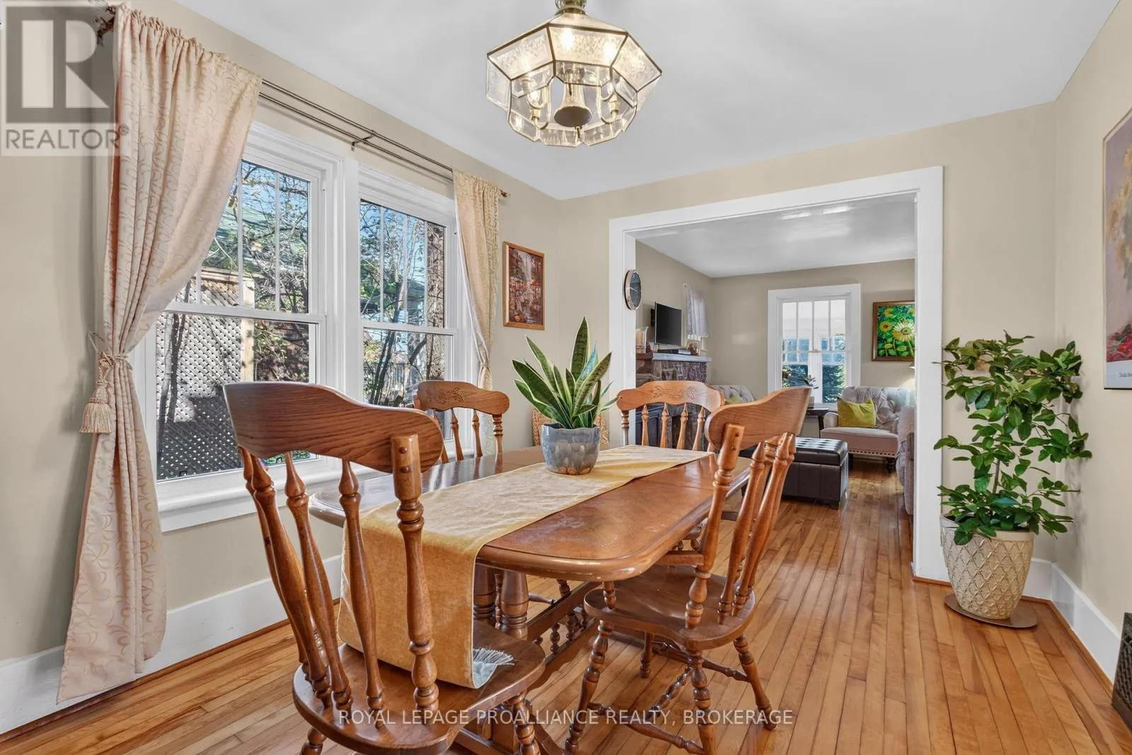 548 DIVISION STREET