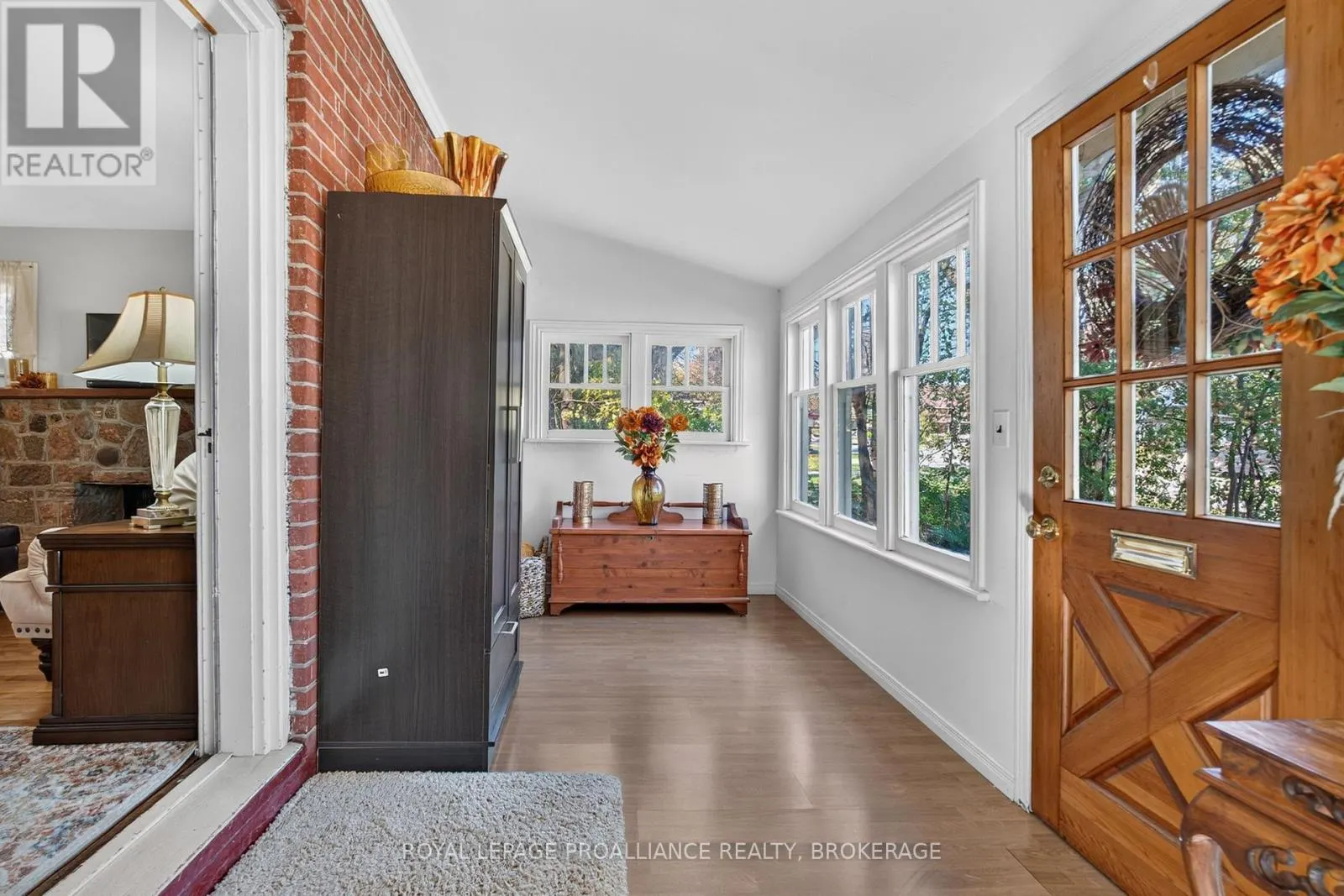 548 DIVISION STREET