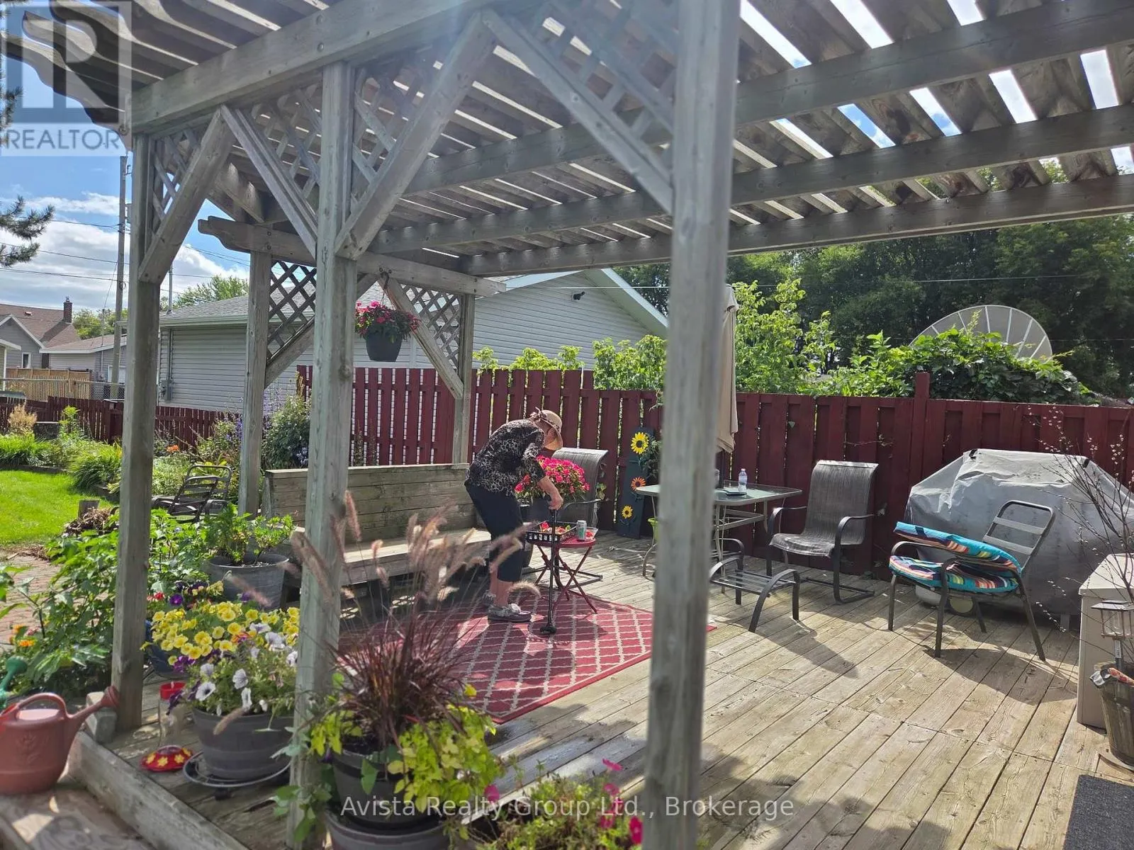 426 CHRISTINA STREET E