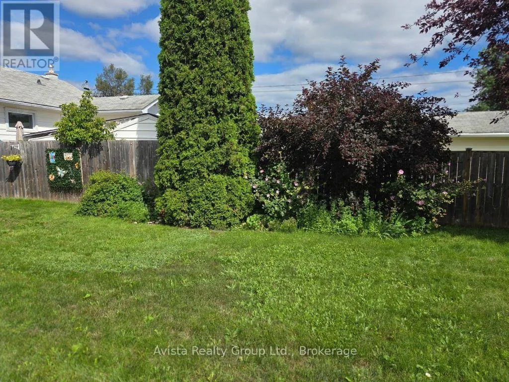 426 CHRISTINA STREET E