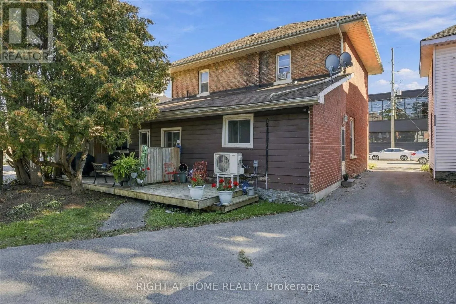 42 WELLINGTON STREET