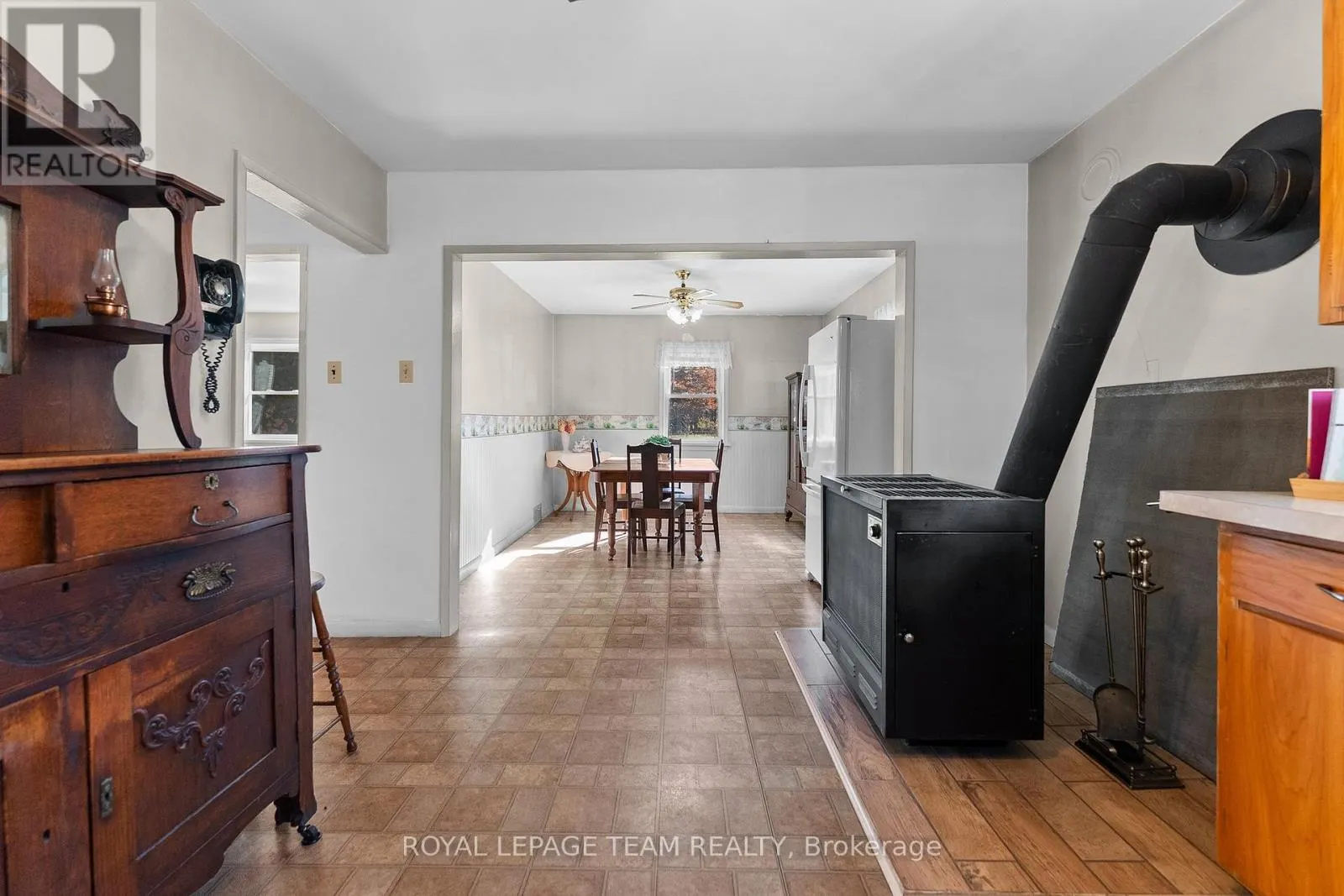 16 ROYAL PINES ROAD