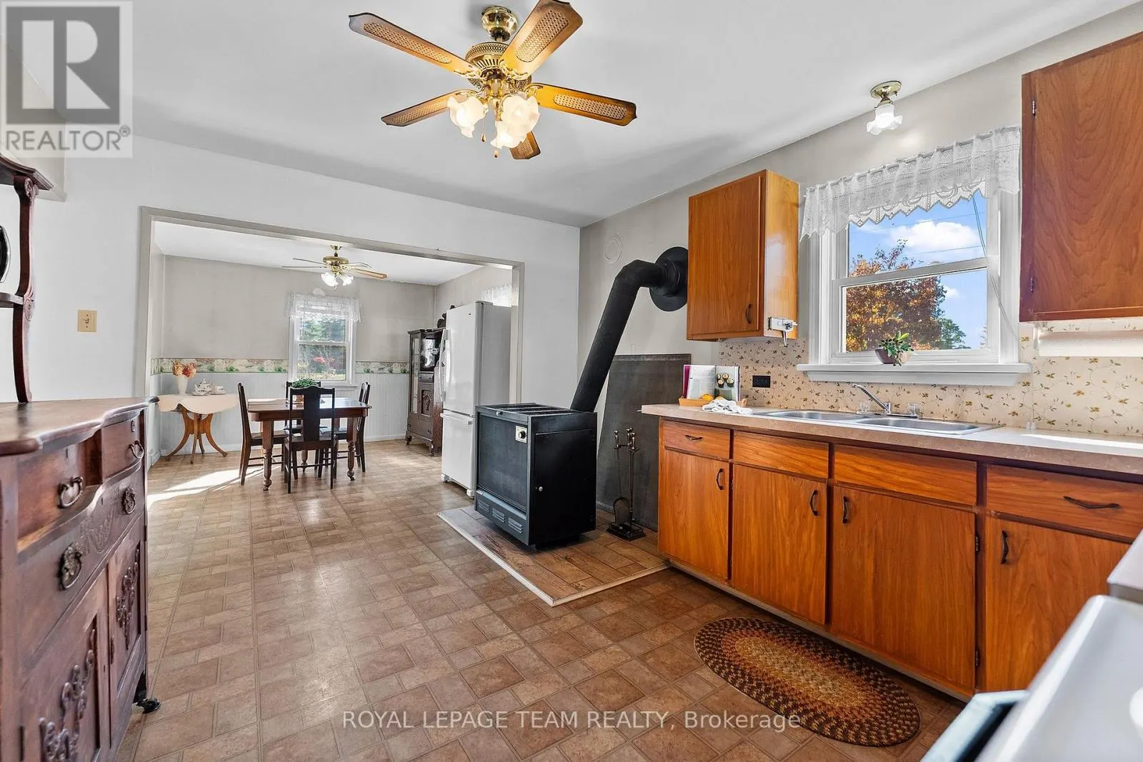 16 ROYAL PINES ROAD