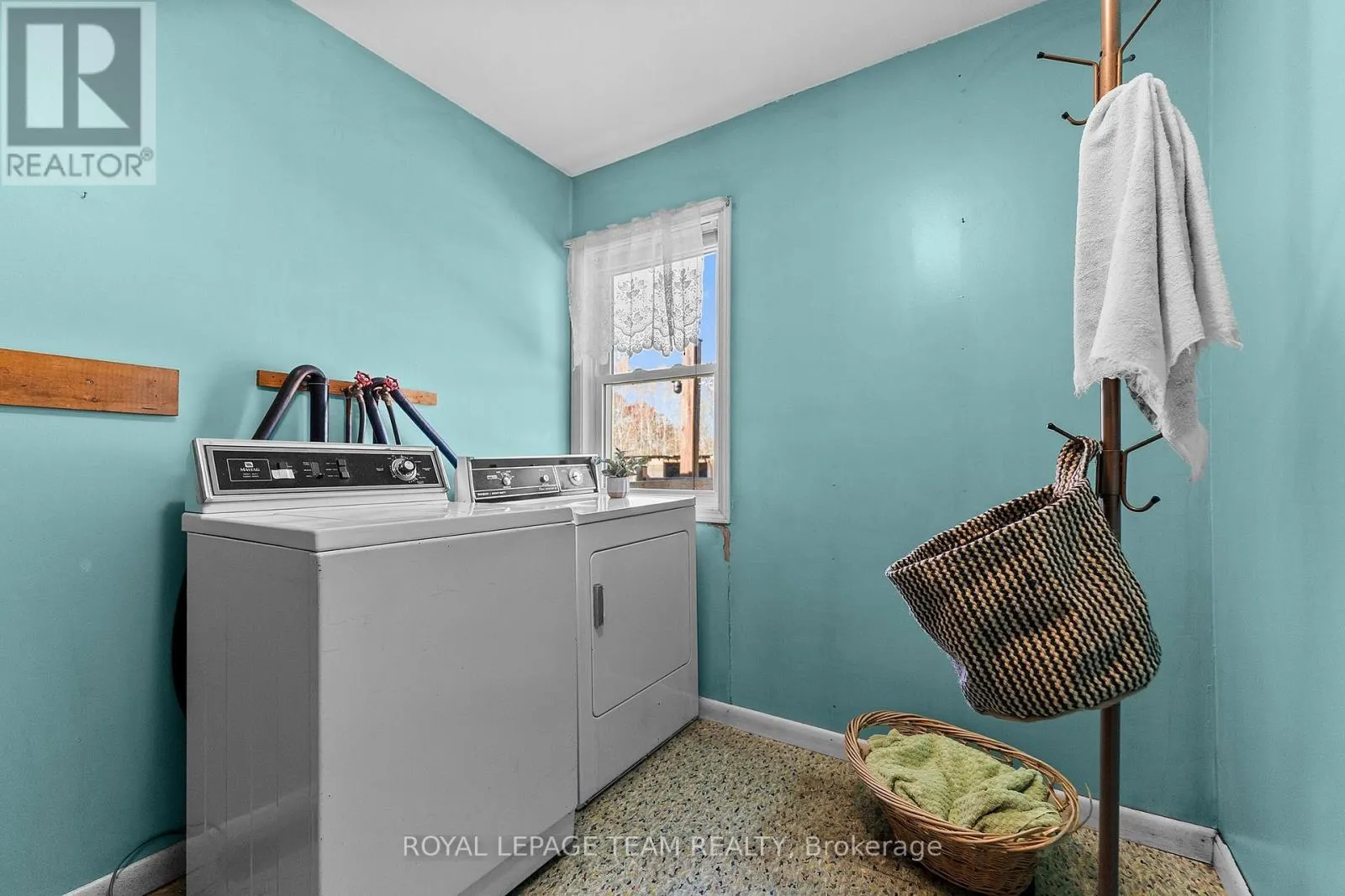16 ROYAL PINES ROAD