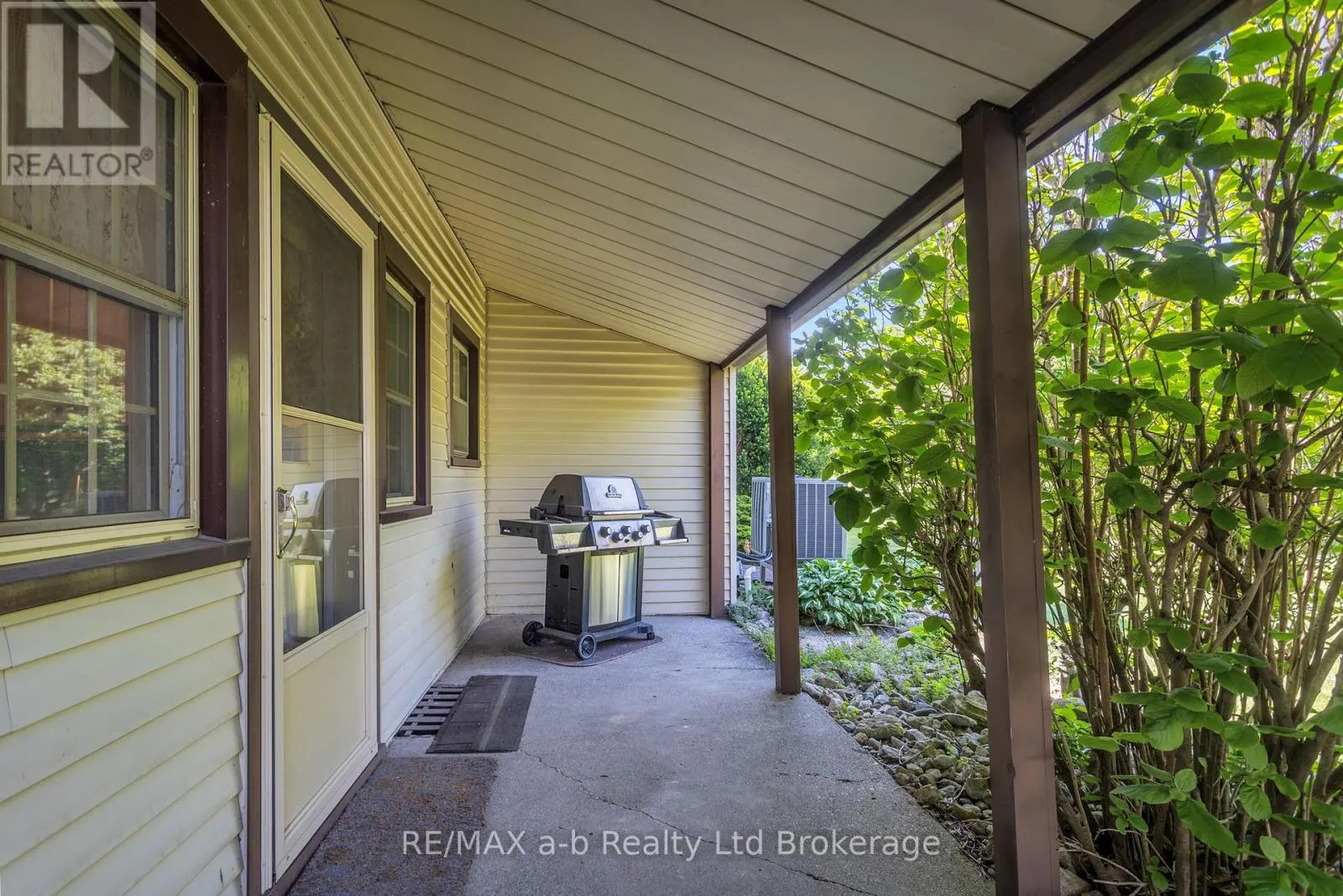 1813 NORFOLK COUNTY 19 ROAD W