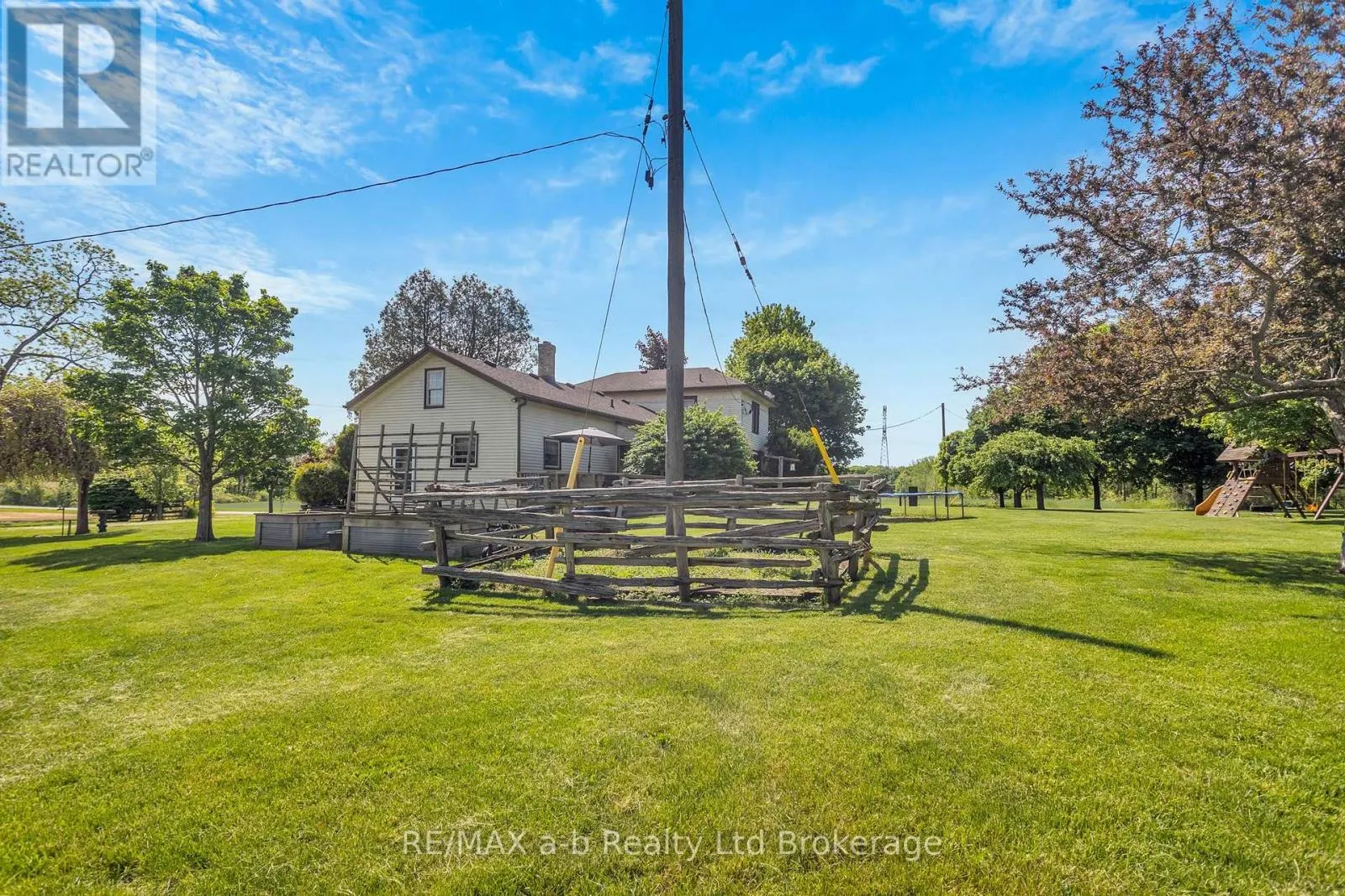 1813 NORFOLK COUNTY 19 ROAD W