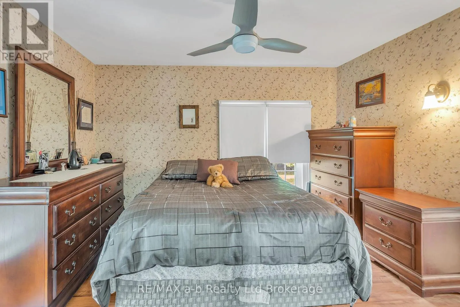 1813 NORFOLK COUNTY 19 ROAD W