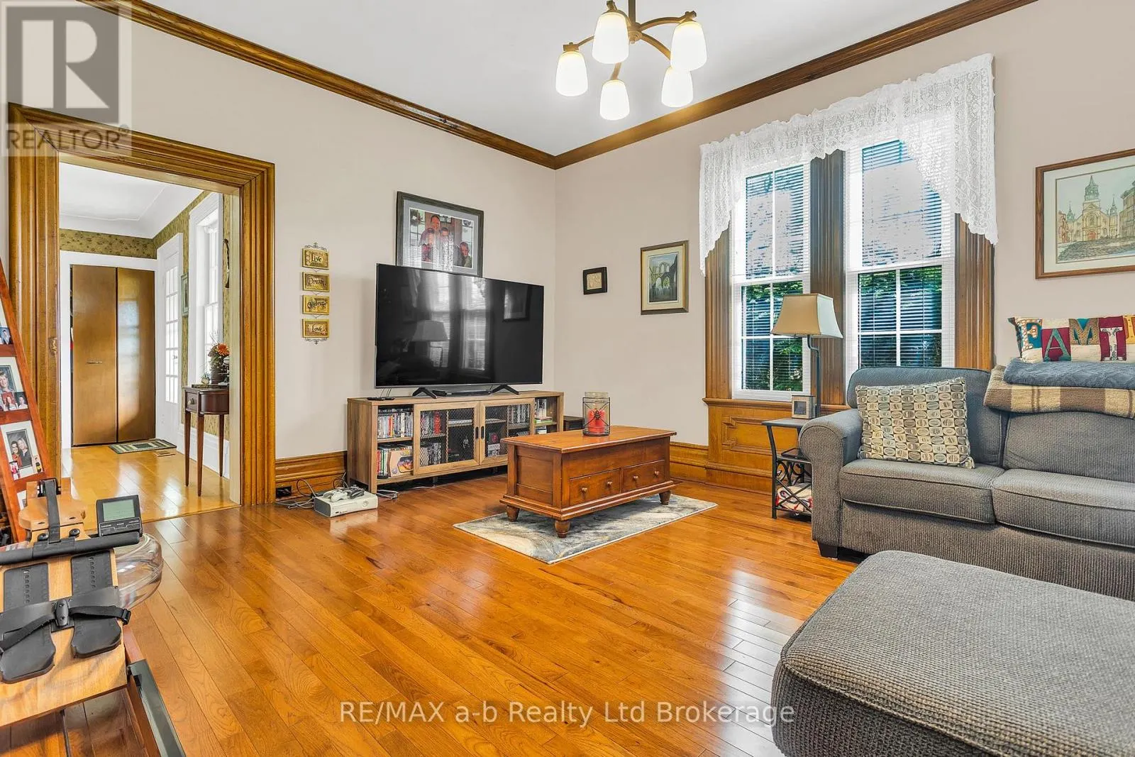 1813 NORFOLK COUNTY 19 ROAD W