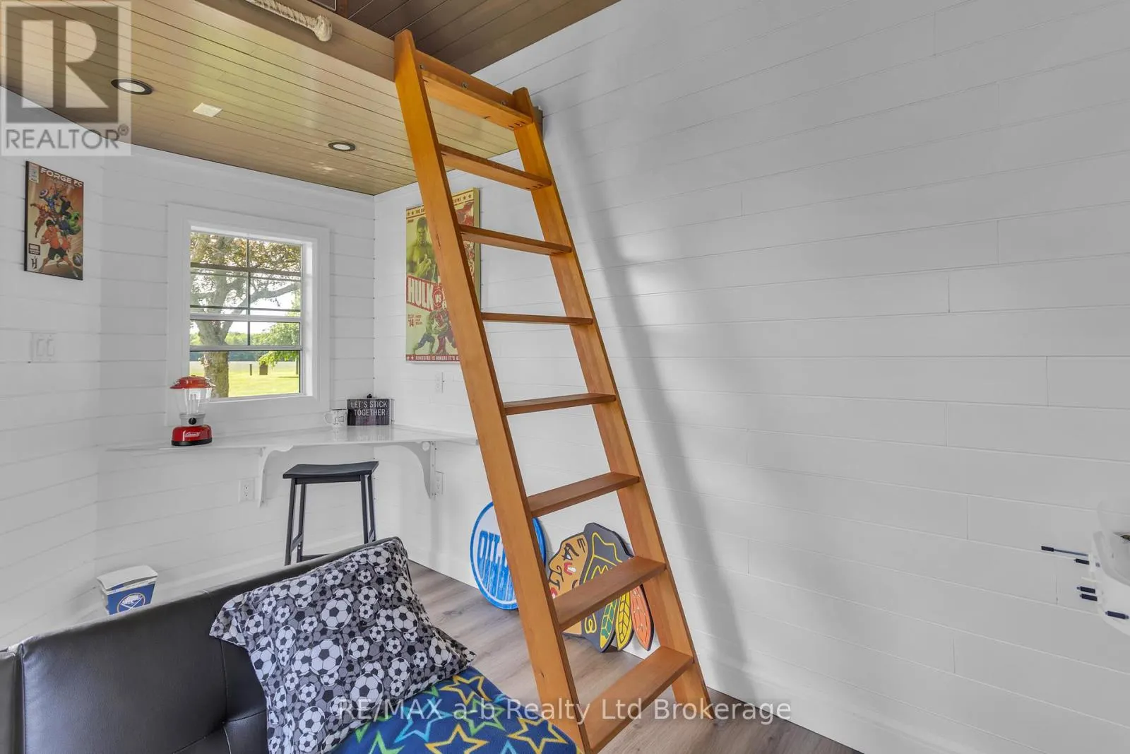 1813 NORFOLK COUNTY 19 ROAD W