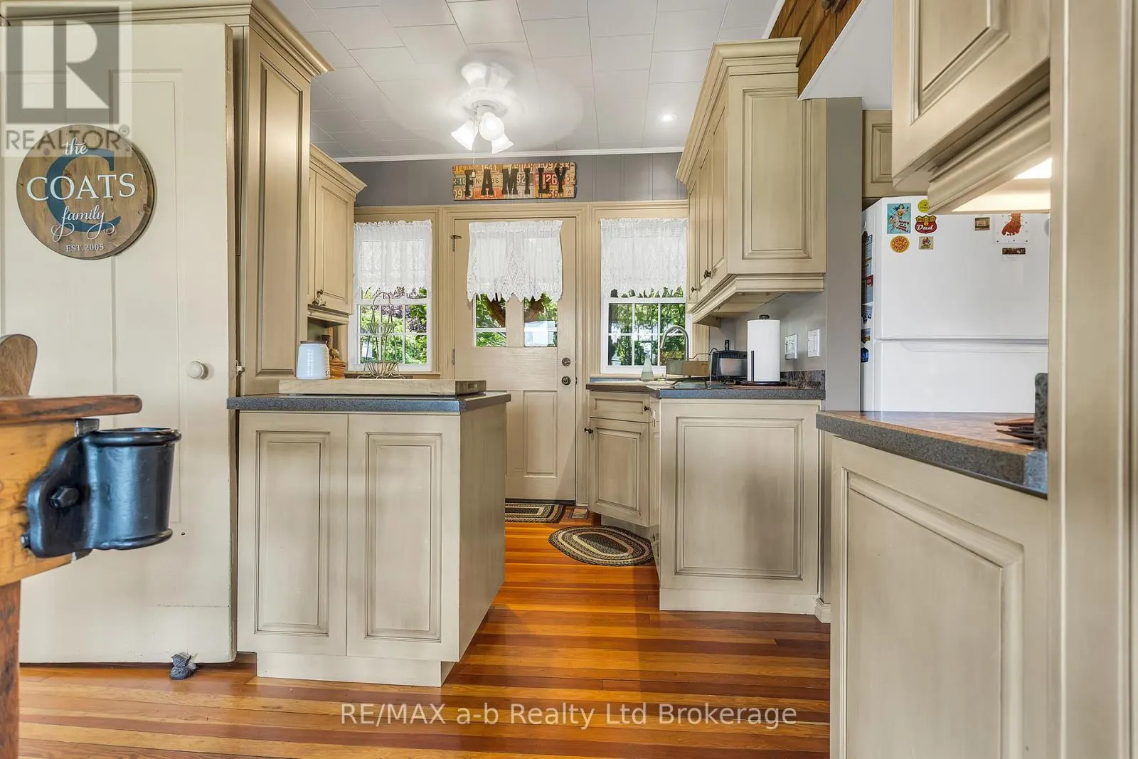 1813 NORFOLK COUNTY 19 ROAD W