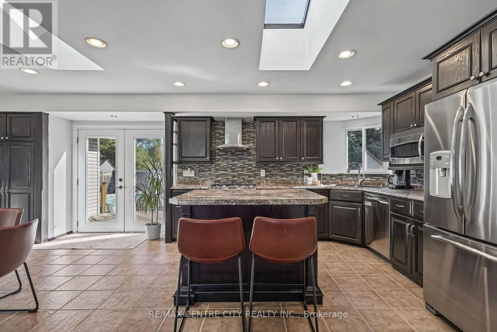 68 LOIS AVENUE