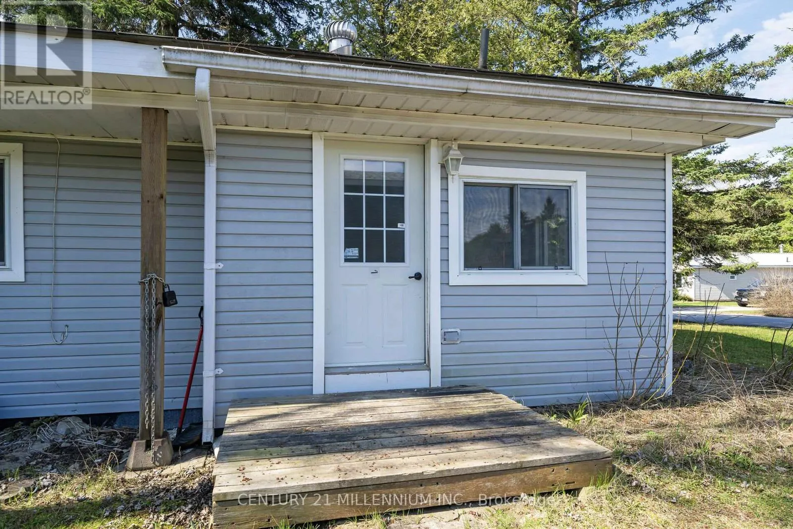 17 CEDAR LANE