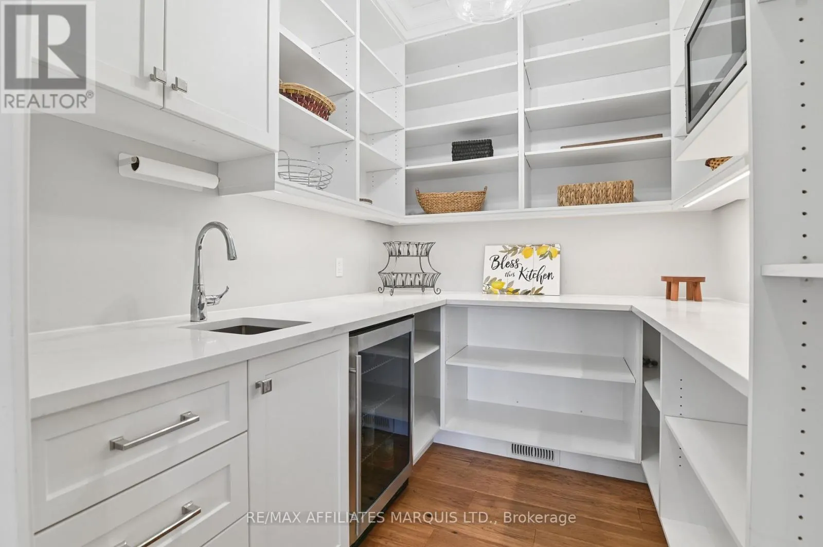 18163 ST LAURENT BOULEVARD