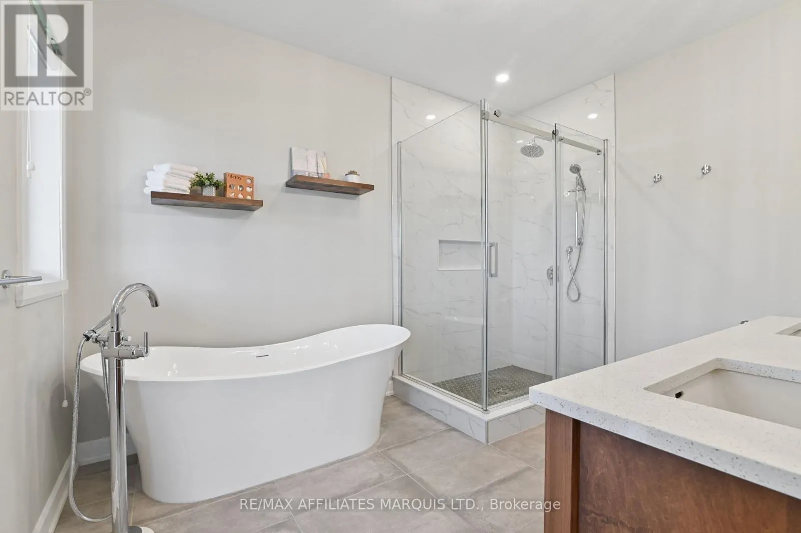 18163 ST LAURENT BOULEVARD