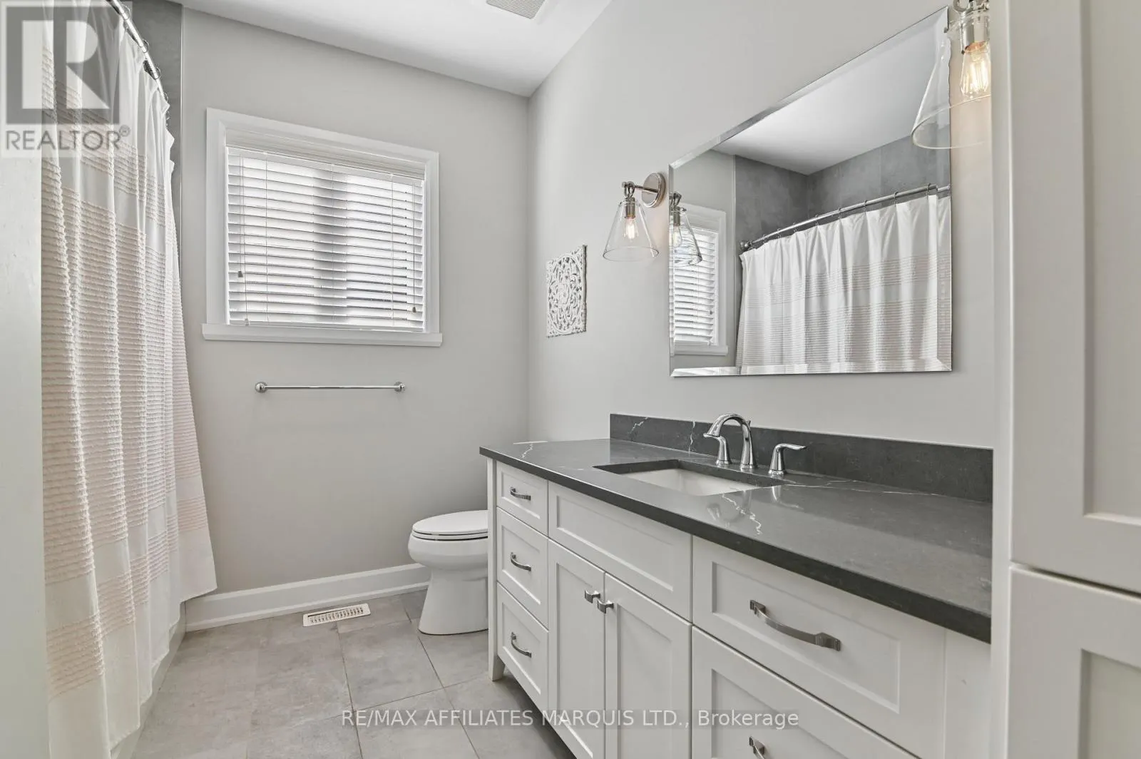 18163 ST LAURENT BOULEVARD