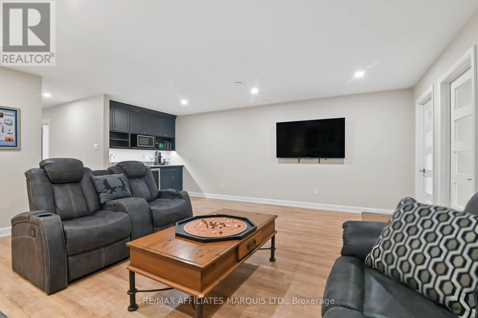 18163 ST LAURENT BOULEVARD