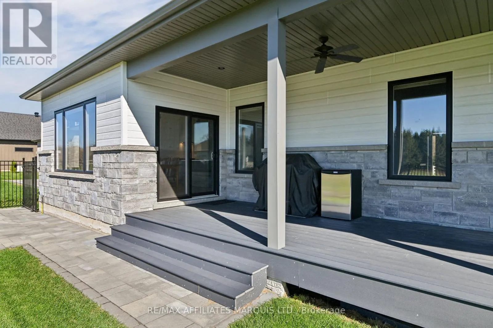18163 ST LAURENT BOULEVARD