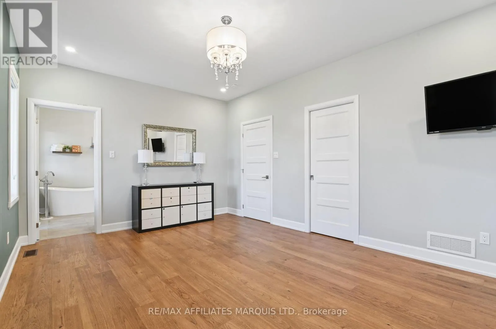 18163 ST LAURENT BOULEVARD