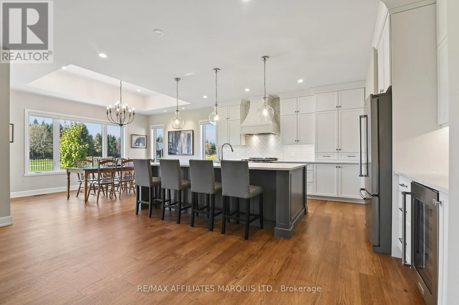 18163 ST LAURENT BOULEVARD