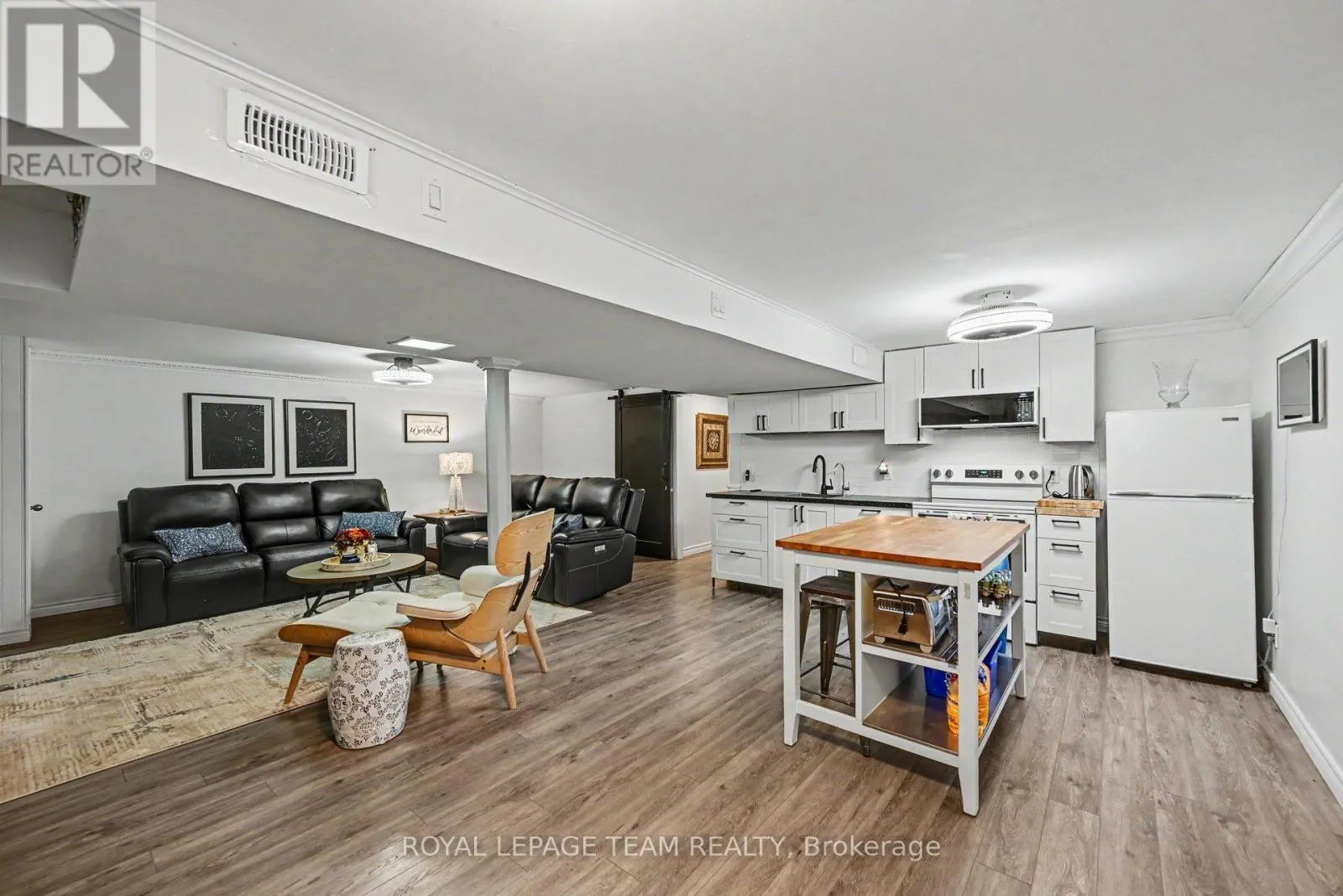 565 DUFFERIN STREET W