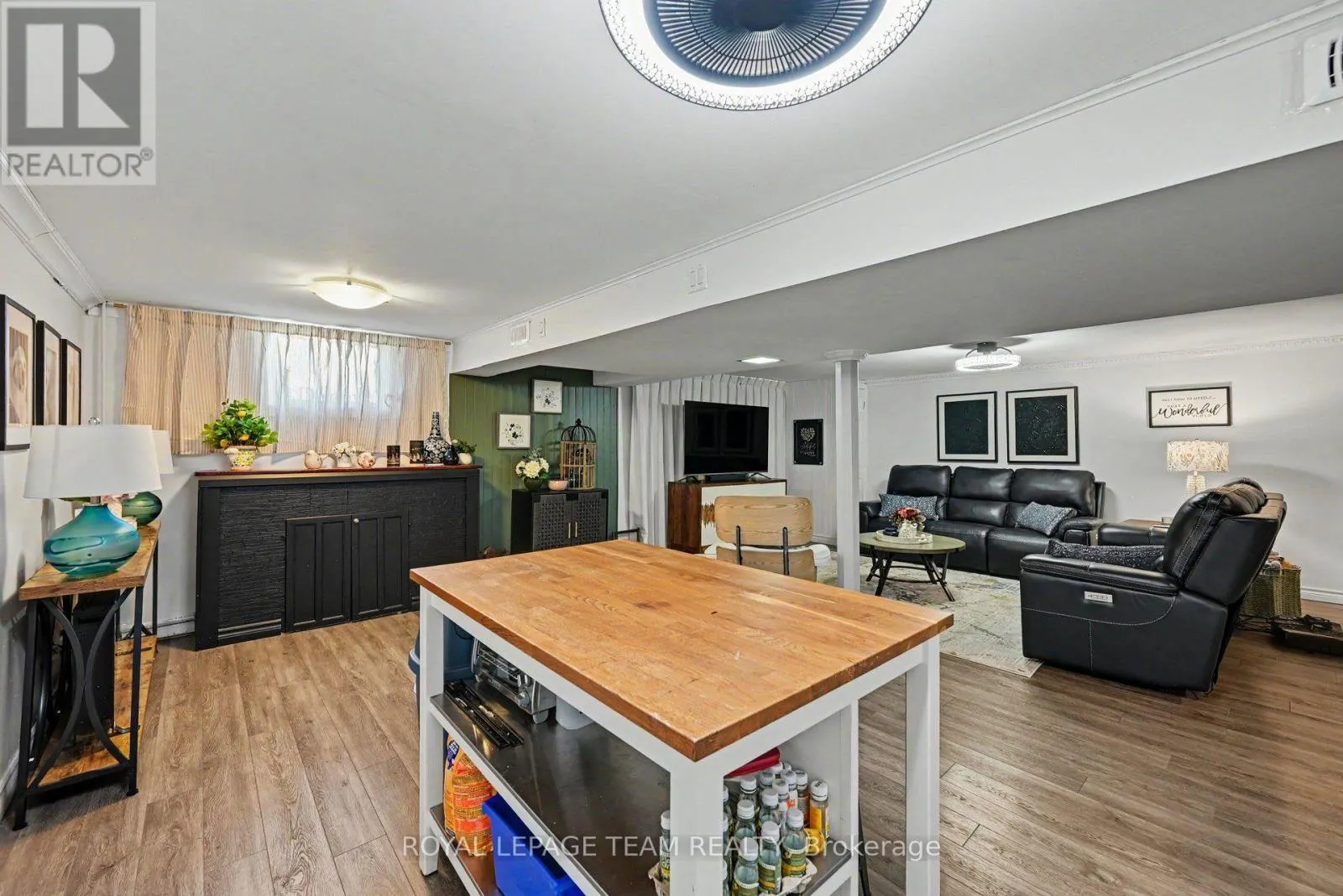 565 DUFFERIN STREET W
