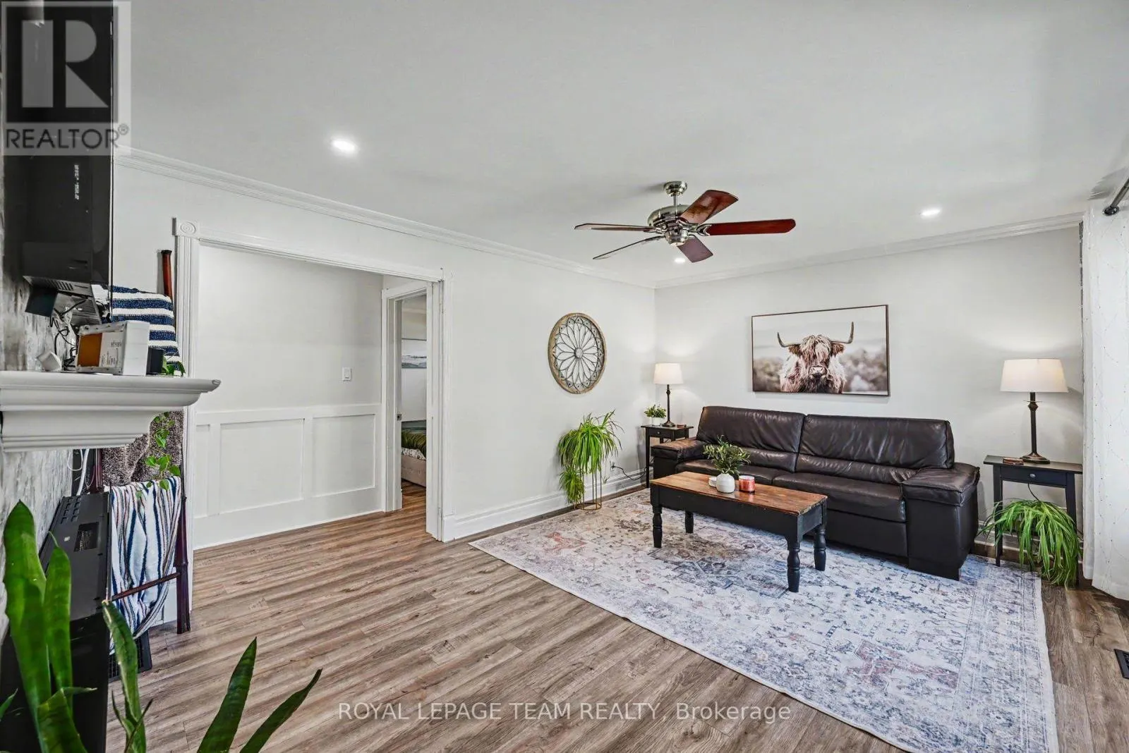 565 DUFFERIN STREET W