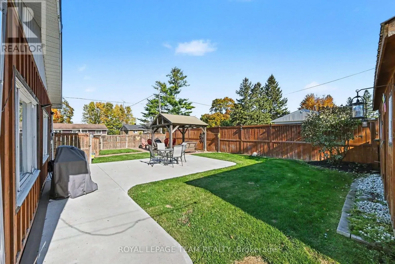 565 DUFFERIN STREET W