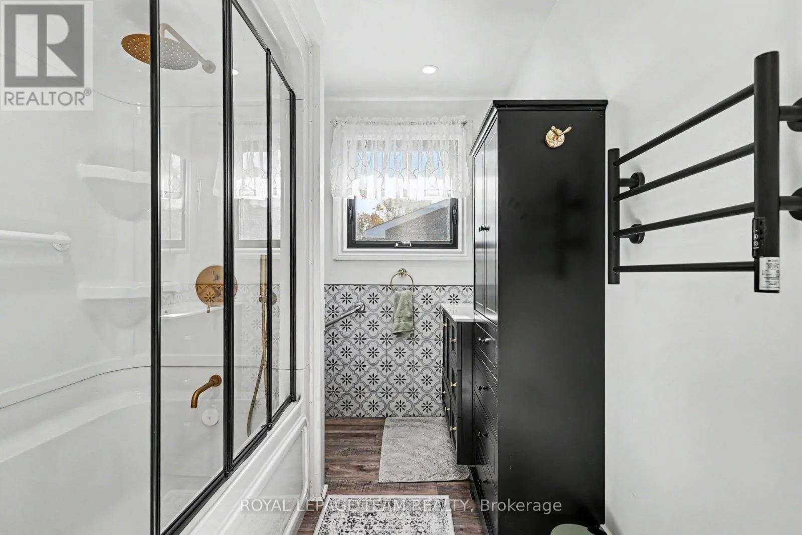 565 DUFFERIN STREET W