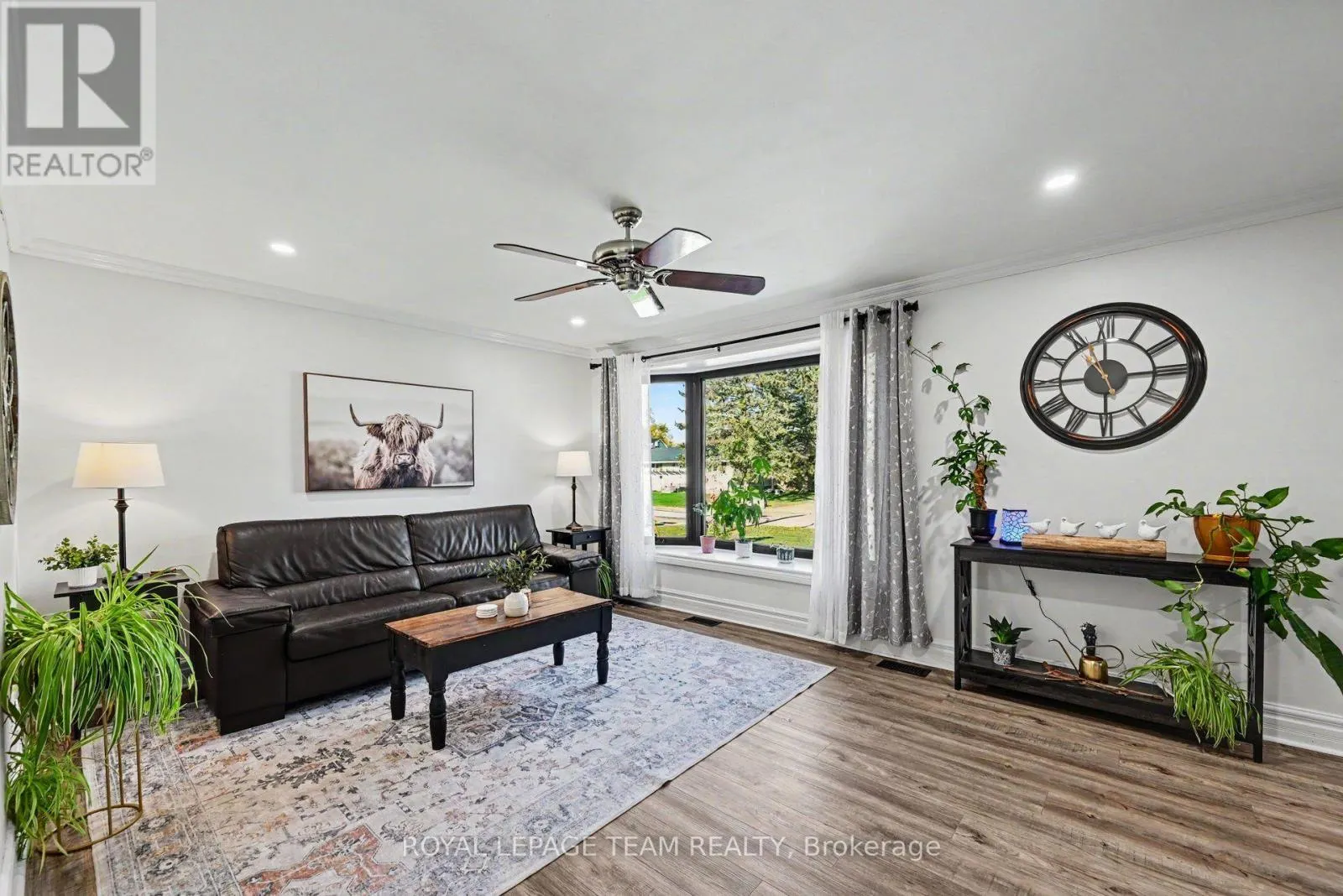 565 DUFFERIN STREET W