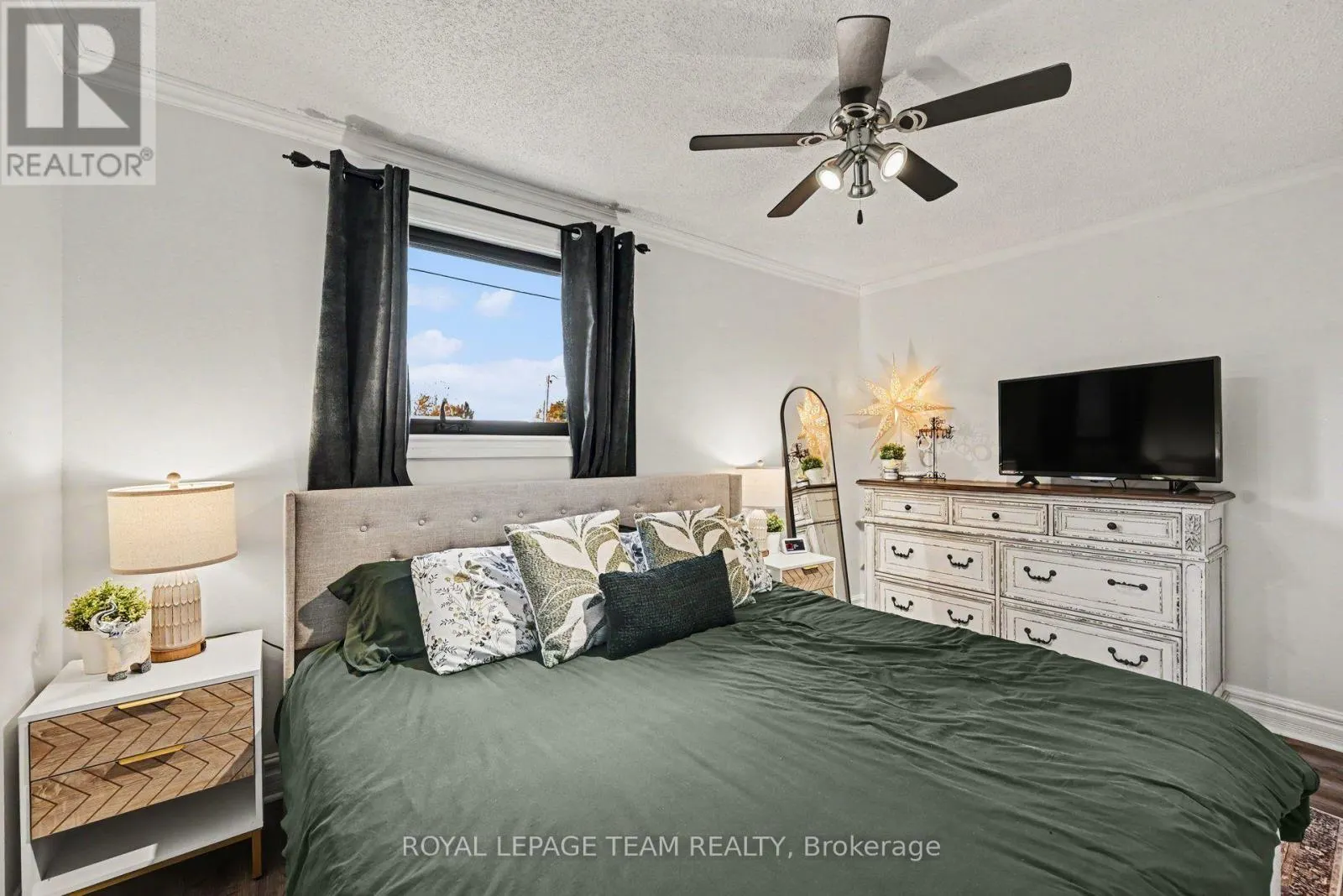 565 DUFFERIN STREET W