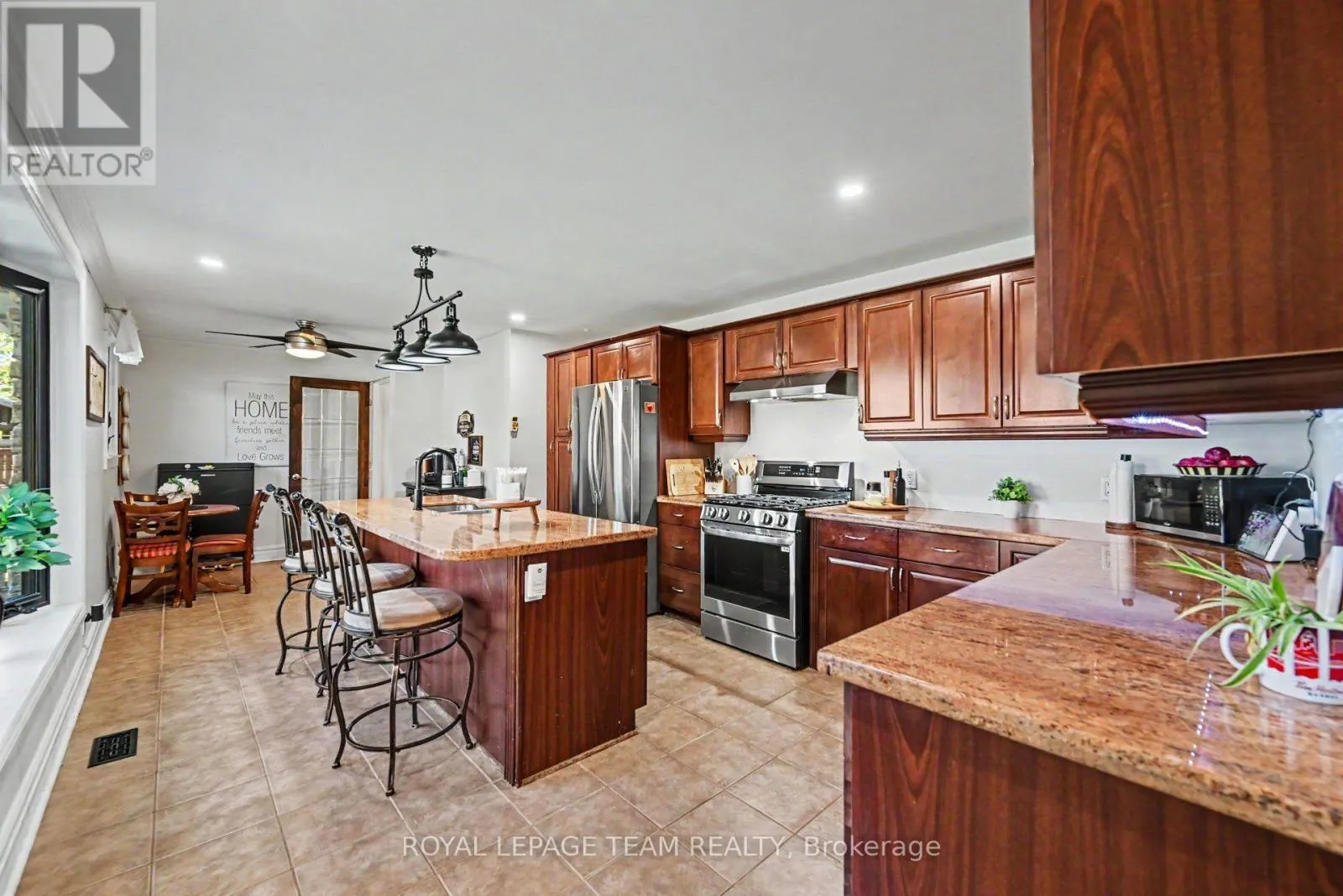 565 DUFFERIN STREET W