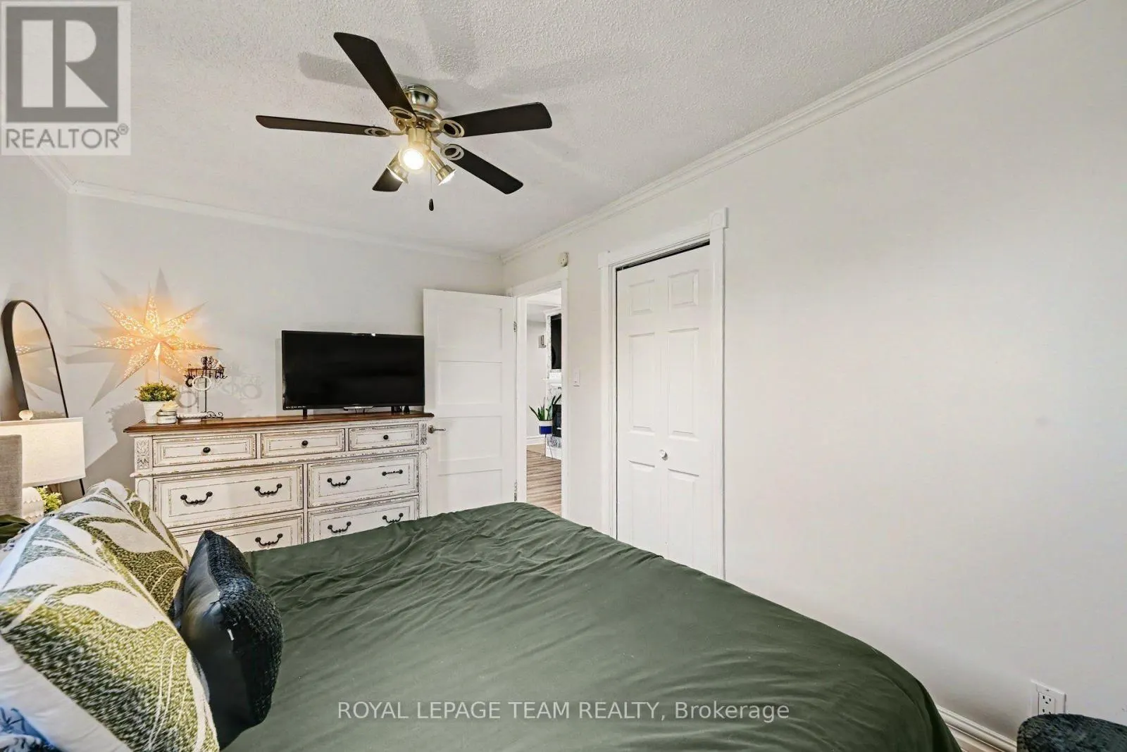 565 DUFFERIN STREET W