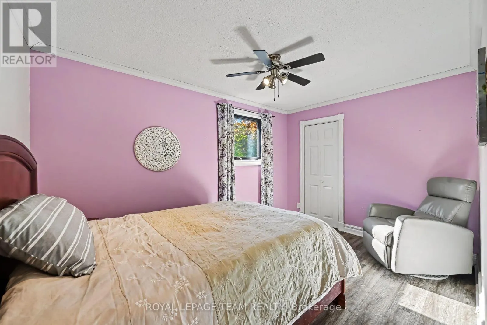 565 DUFFERIN STREET W