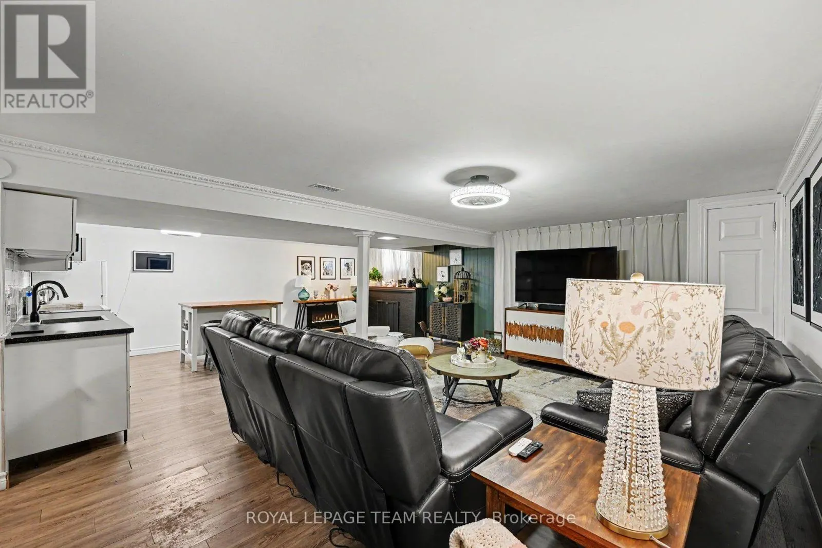 565 DUFFERIN STREET W