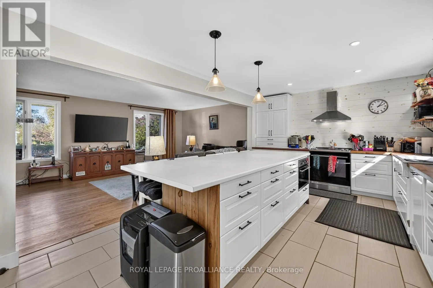 15 WILLOW DRIVE