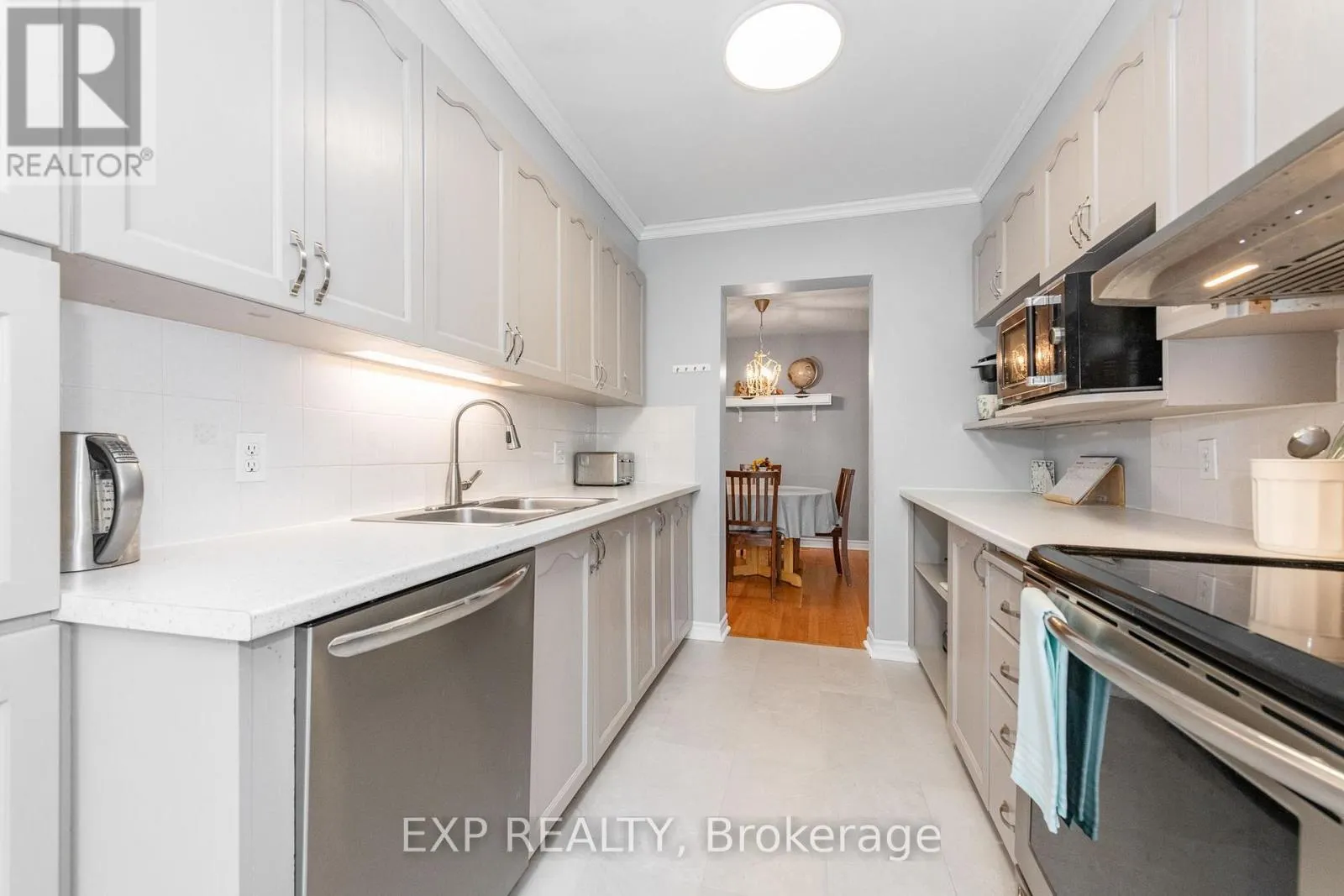36 MEADOWBREEZE DRIVE